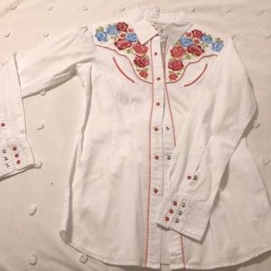 Ariat embroidered blouse